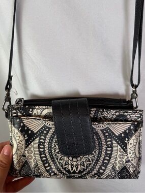 Sakroots Boho Mandala Crossbody Wallet Black Cream Purse
